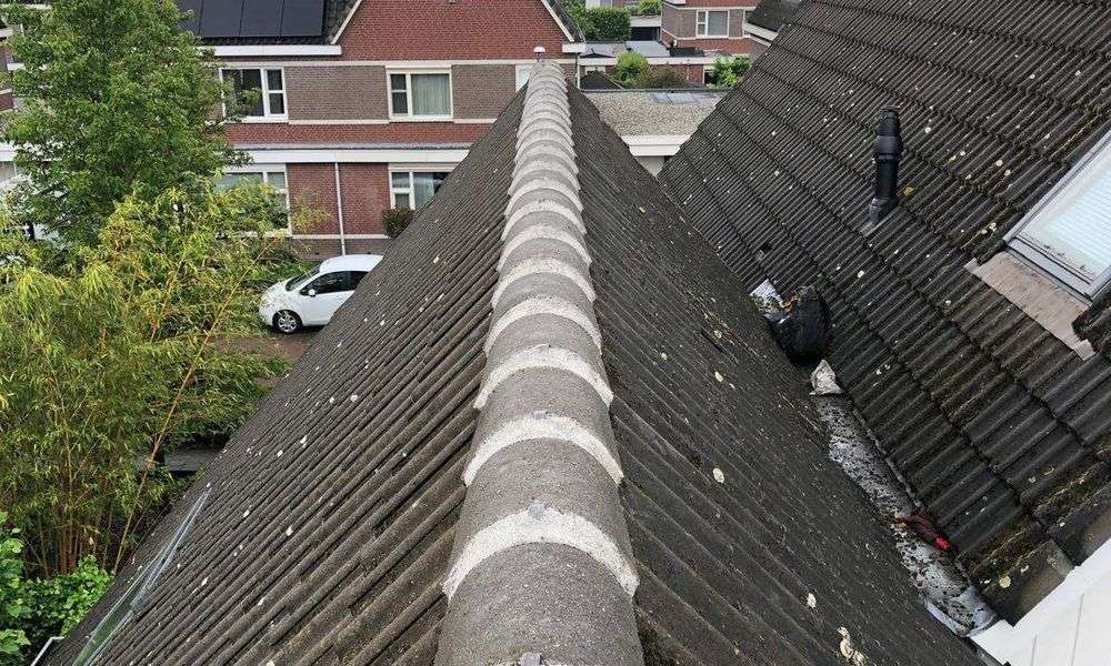 Repareren van nokvorsten in Hardenberg